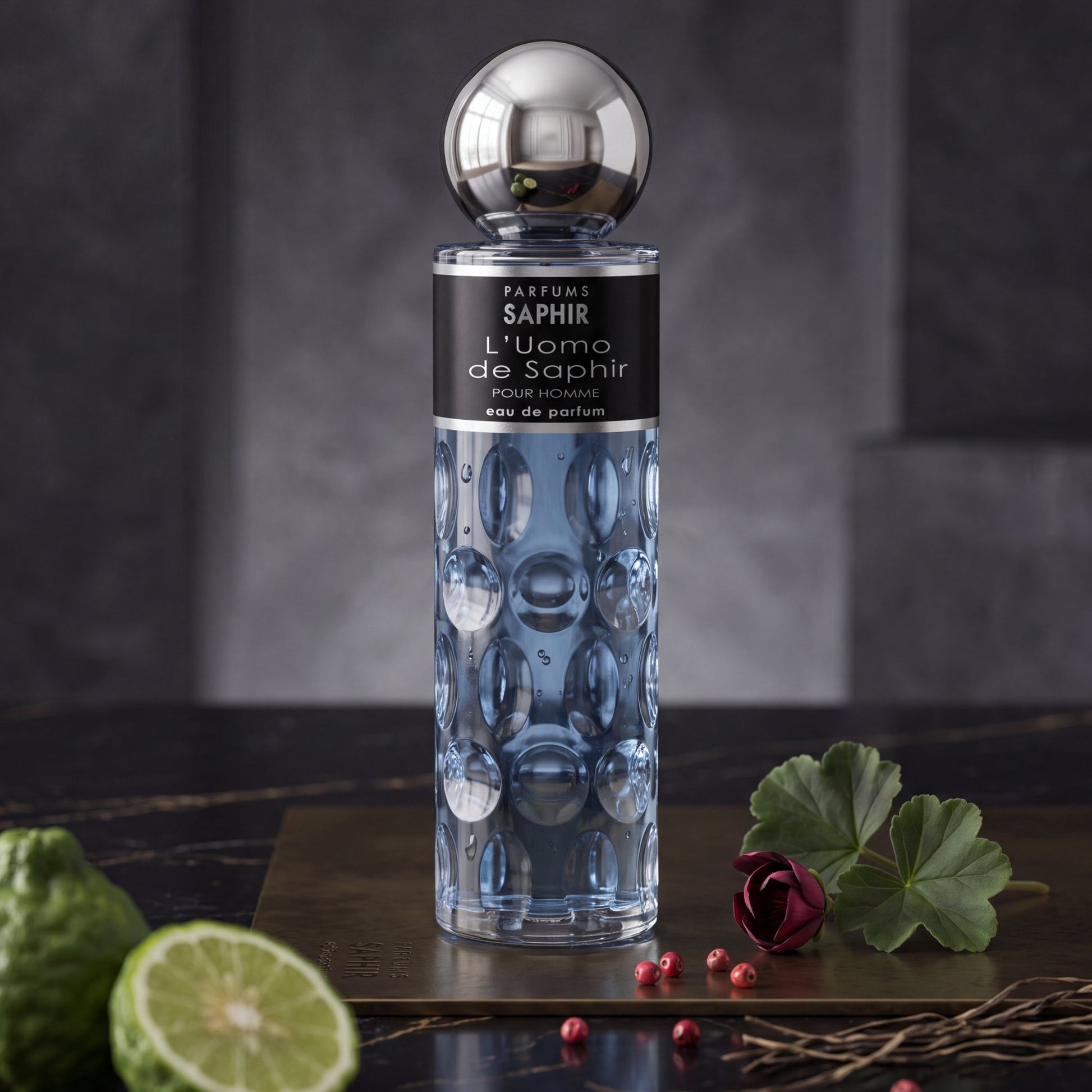 Saphir Parfums 200 ml Flakon. Der Duft L'Uomo de Saphir mit Inhaltsstoffen.